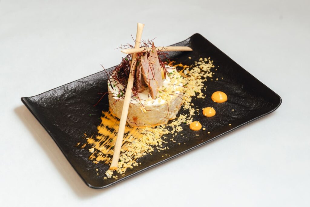 Plato de Ensaladilla Rusa, Restaurante Cruz Blanca Las Murallas