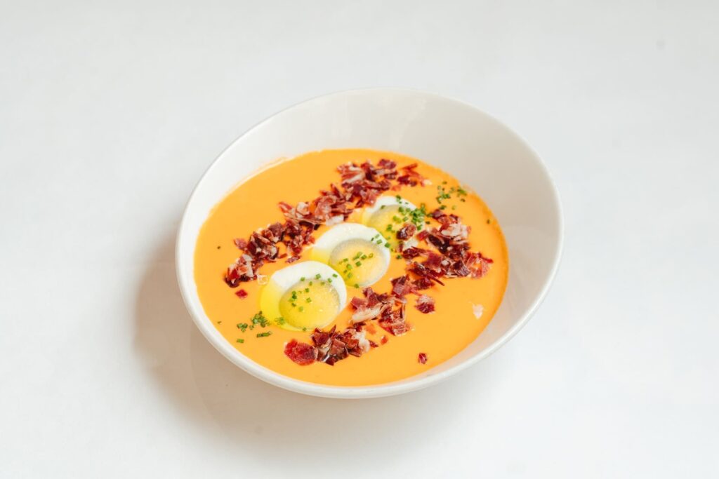 Plato de Salmorejo, Restaurante Cruz Blanca Las Murallas