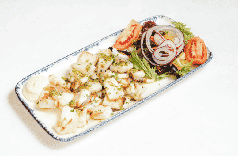 Plato de Sepia con alioli y ajo mojo, Restaurante Cruz Blanca Las Murallas